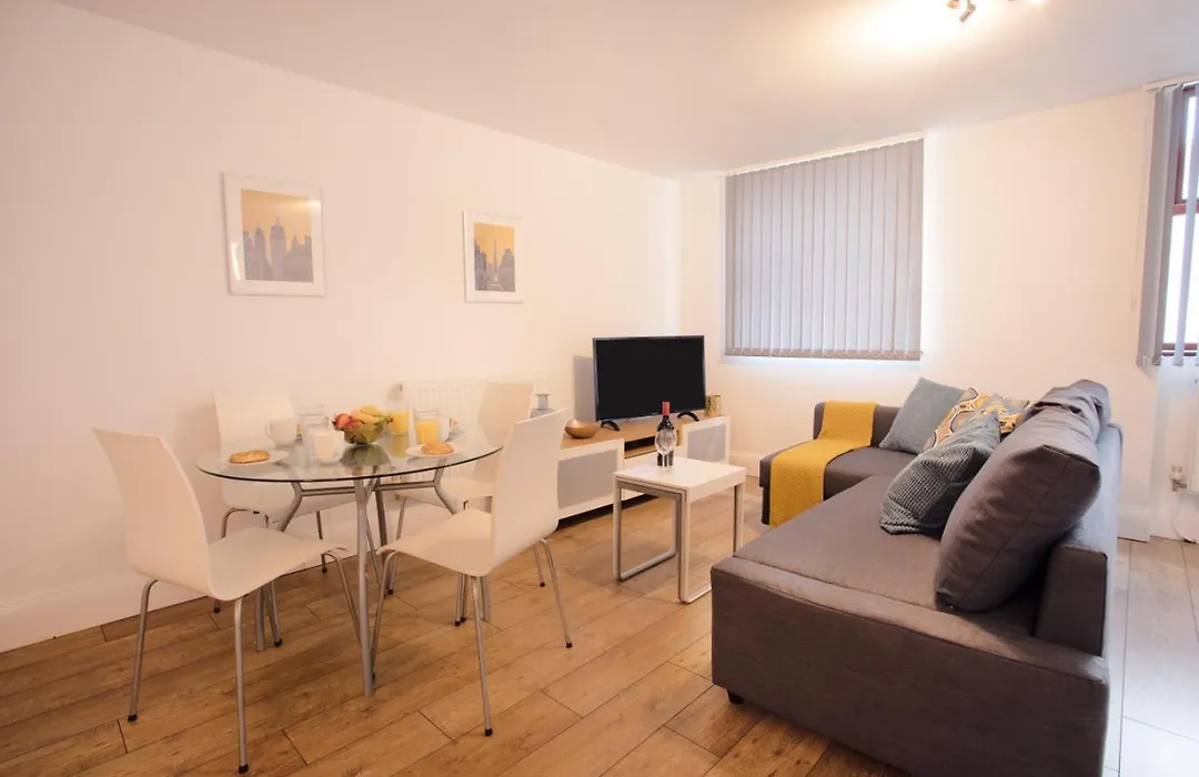 2-Bedroom Flat In The Northern Quarter-1